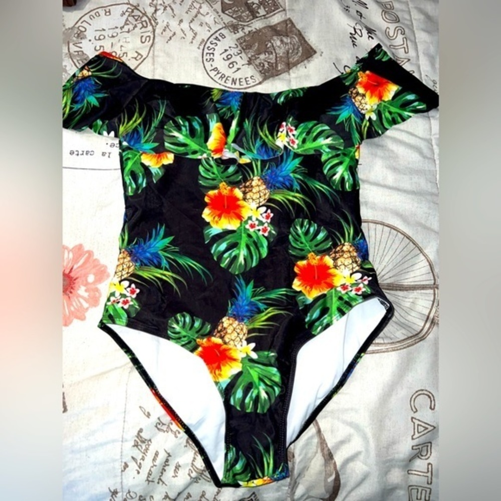 Womens bathing suit NWOT‎